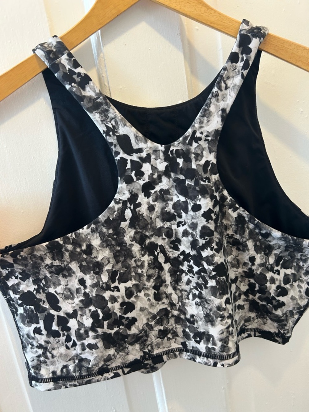 Joe Fresh Black and White Printed Crop Tank - Picture 3 of 6